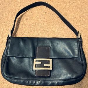 [SOLD to consigner] Fendi leather baguette